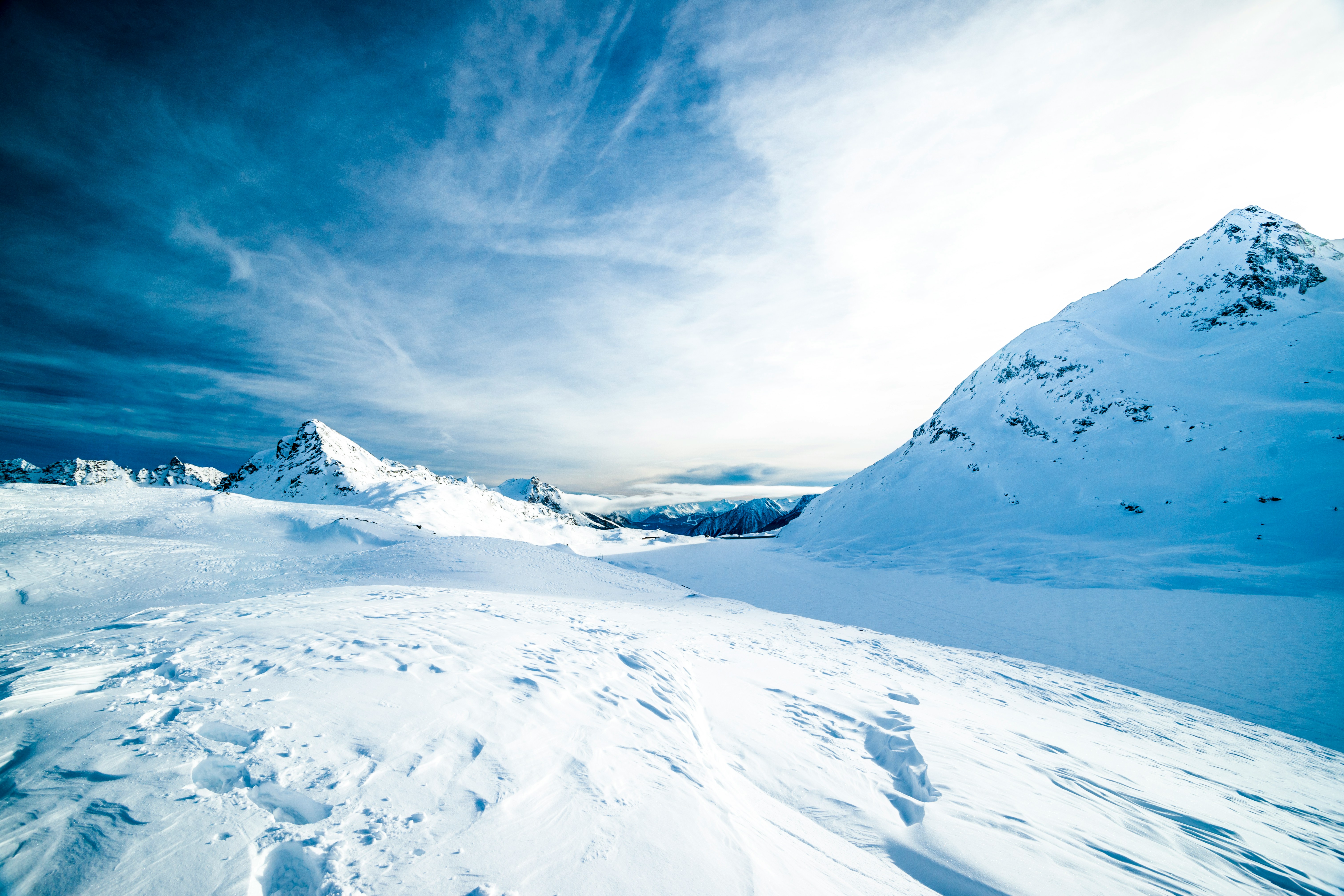 Bevroren landschap. Foto van Alberto Restifo op Unsplash. Ontdek de Arctis met Oceanwide Expeditions